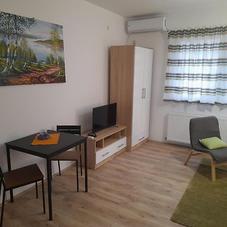 V & V Studio Apartments Ni Eksteriør billede
