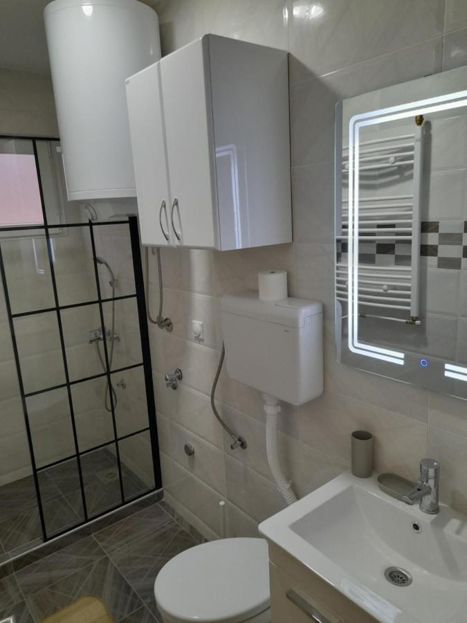 V & V Studio Apartments Ni Eksteriør billede