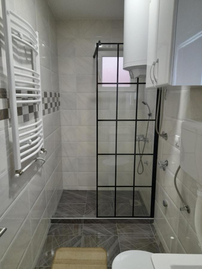 V & V Studio Apartments Ni Eksteriør billede