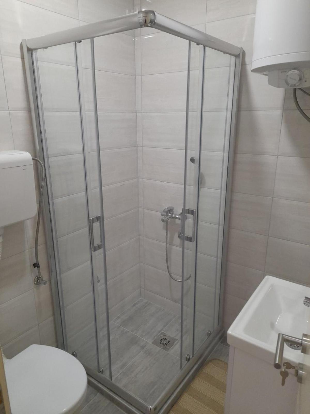 V & V Studio Apartments Ni Eksteriør billede
