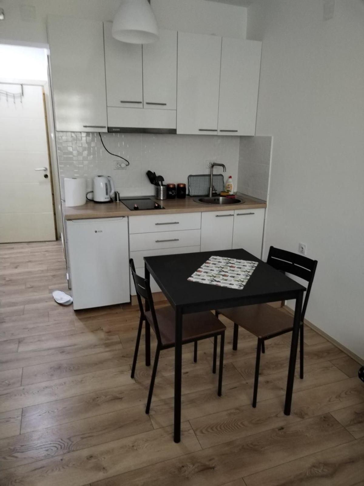 V & V Studio Apartments Ni Værelse billede